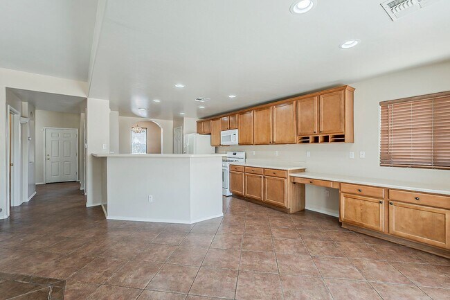 Building Photo - Pet-Friendly 4 Bedroom Rental in Tucson wi...