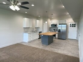 Building Photo - 187 Courthouse Way