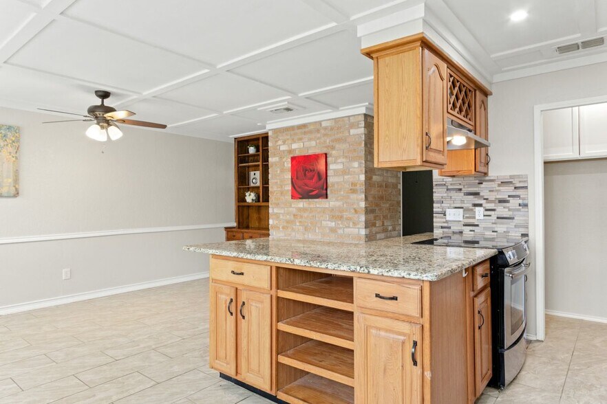 Building Photo - 301 Hallmark Dr