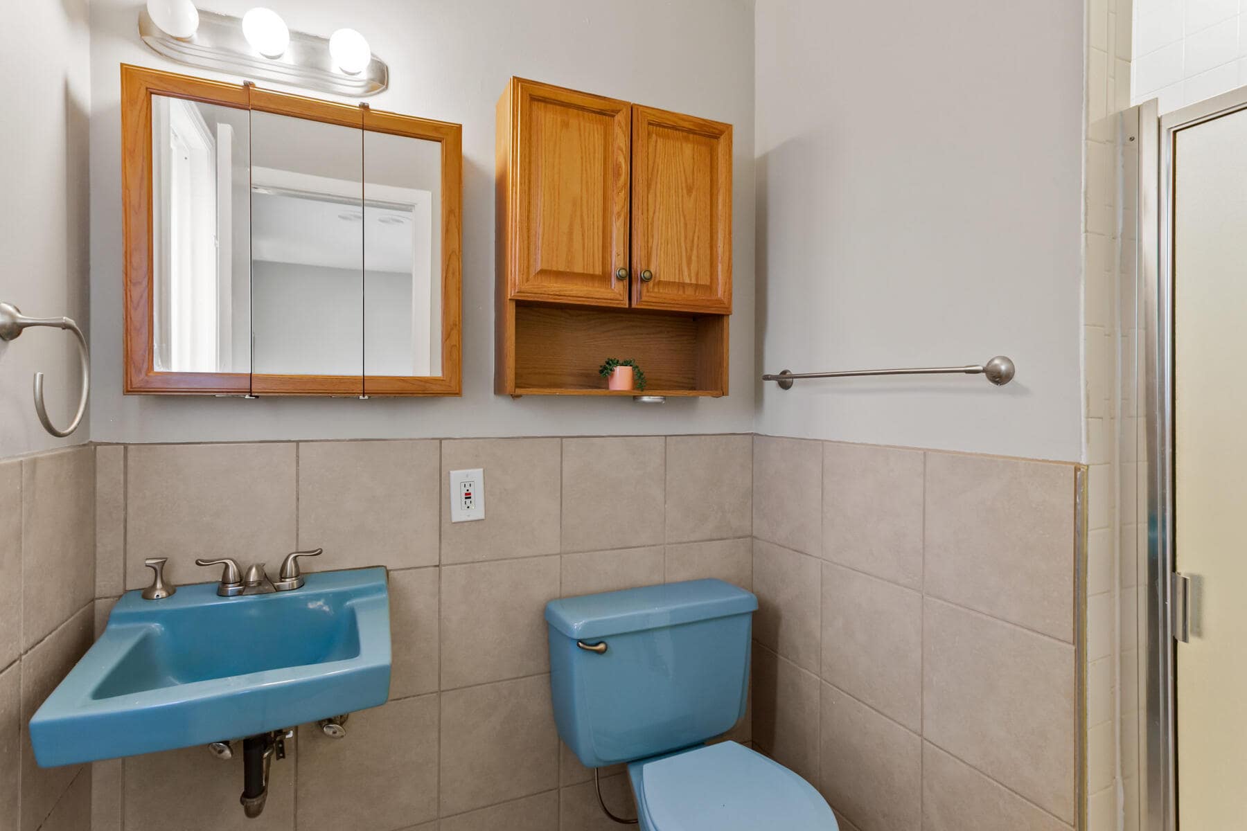 Upstairs bathroom - 733 Harlan St