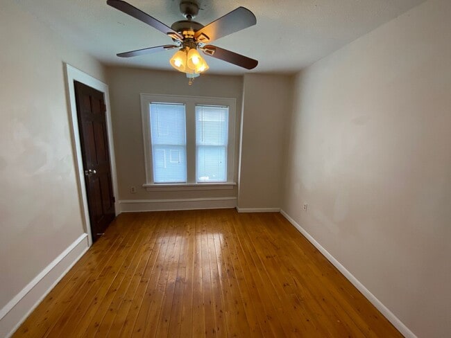 Building Photo - 2257 Indianola Ave