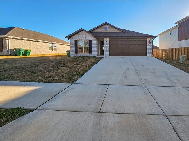 Building Photo - 2091 Bluebonnet Ln