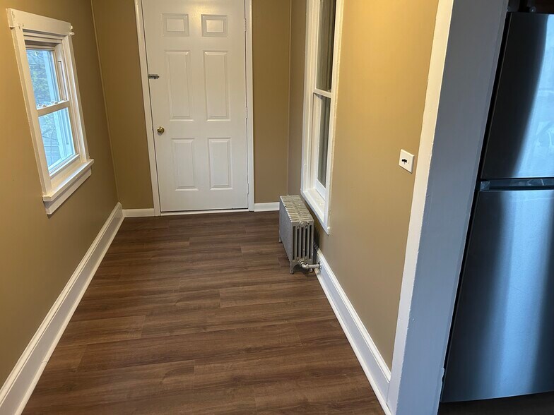 Building Photo - 507 Electric Ave