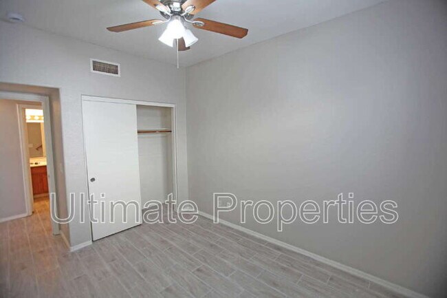 Building Photo - 8537 W Windsor Dr