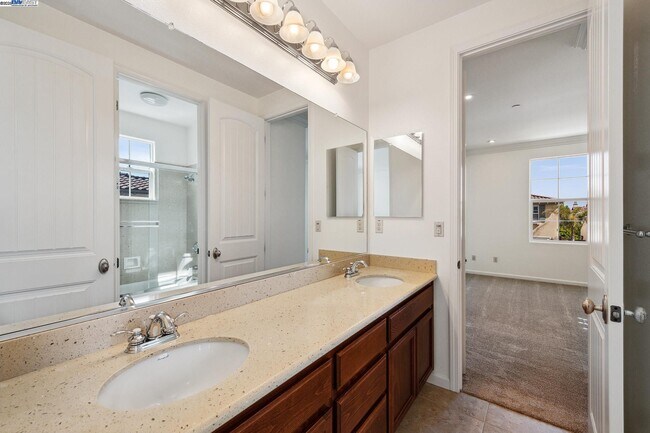 Building Photo - 2131 Chamomile Ct