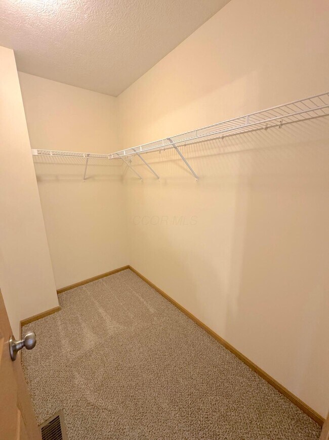Building Photo - 8577 Clover Glade Dr