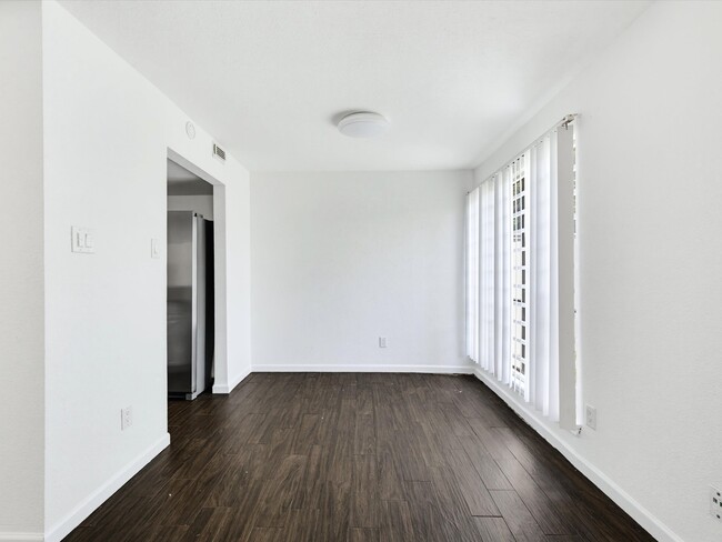 Building Photo - 9548 Pagewood Ln