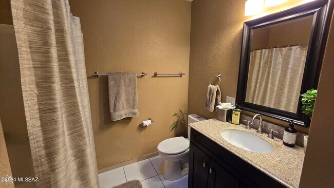 Building Photo - 3478 N Richland Dr