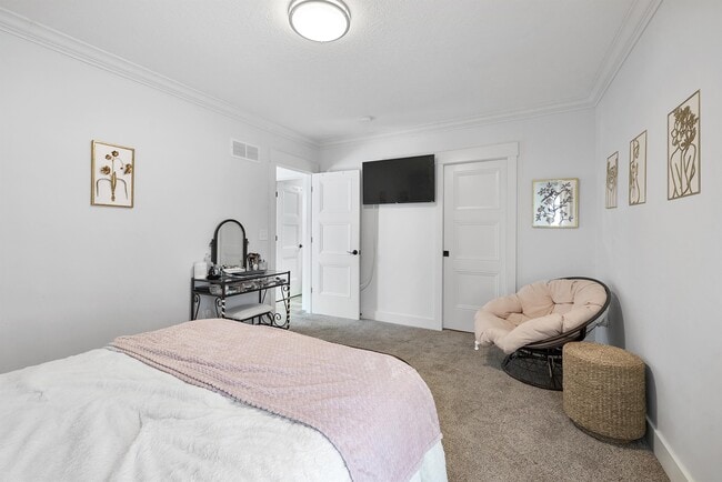 Building Photo - 1436 Indianola Ave