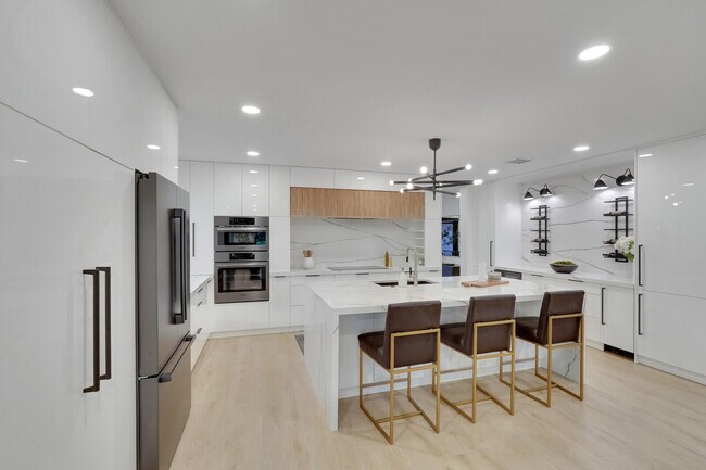 Building Photo - 2735 Polo Island Dr