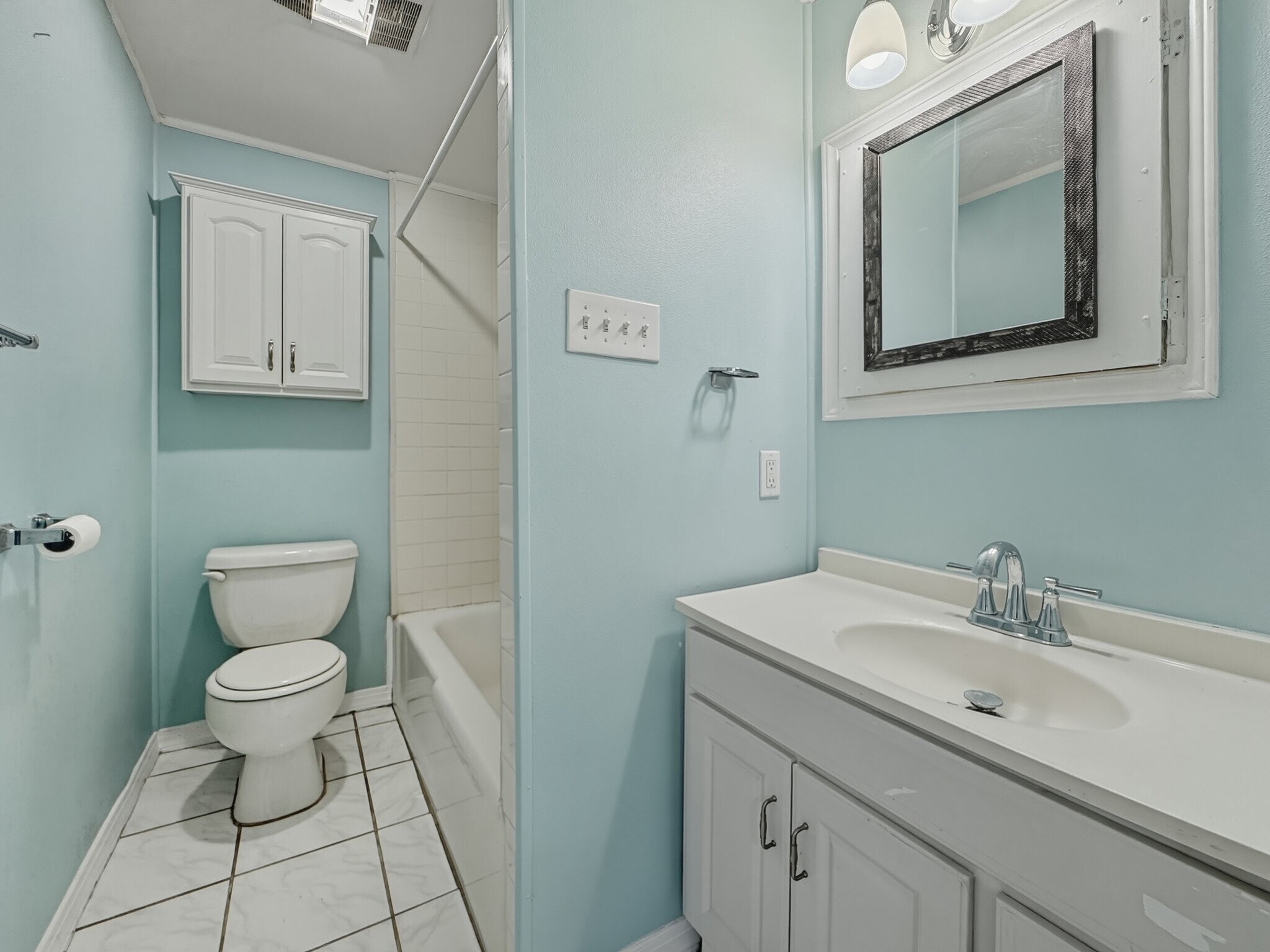 Building Photo - 1656 Pleasure St