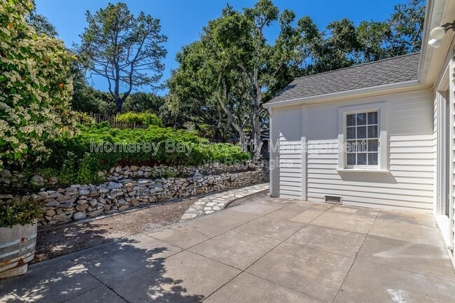 Building Photo - 84 Vía Del Pinar