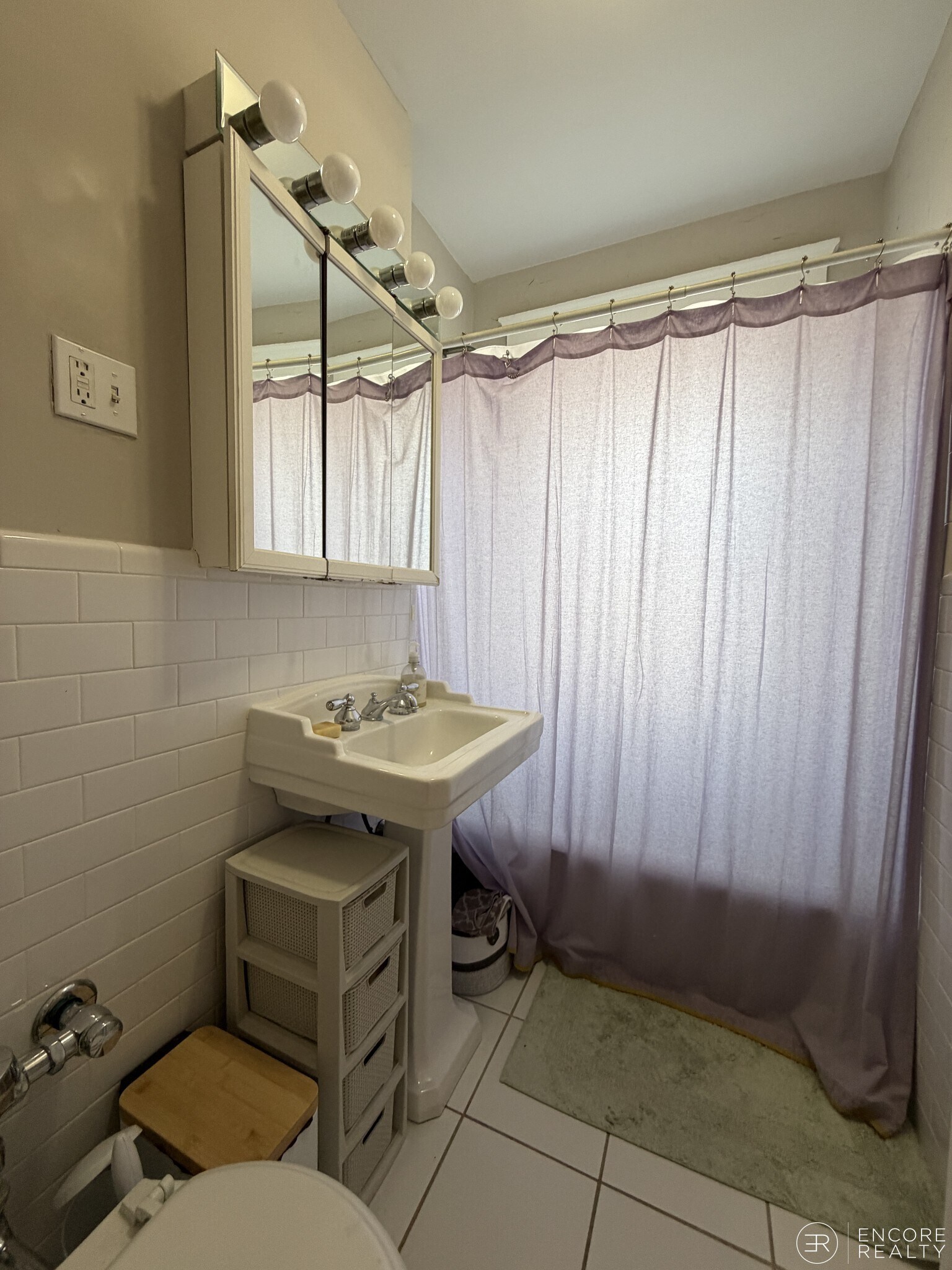 Building Photo - 11 Gray St