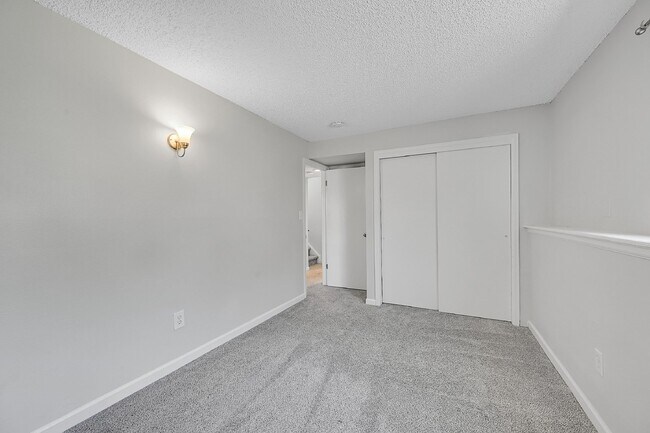 Building Photo - $2,100.00 - 3 Bed,1.5 Bath, Single Family ...