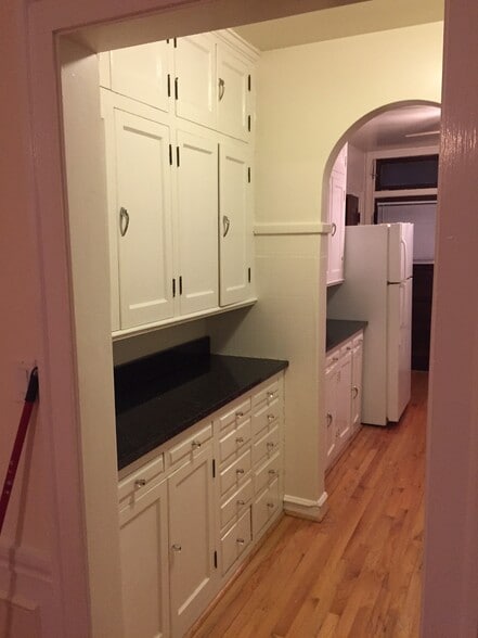 Butlers Pantry - 4844 Elm St