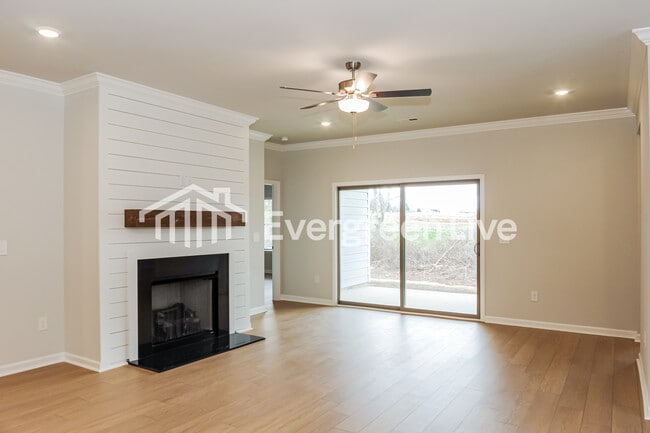 Building Photo - 303 Pond Spg Dr