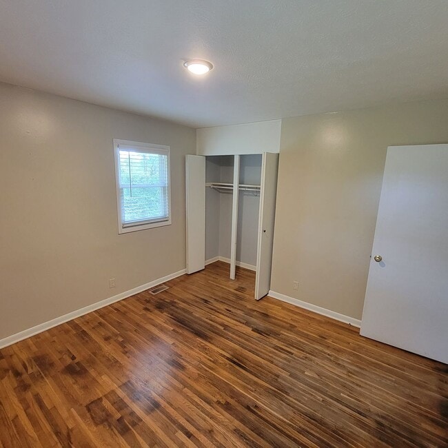 Building Photo - 3/1 Brick Ranch-Algood School Zone-Single ...