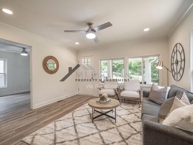 Building Photo - 1010 Cole St