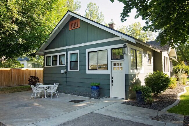 Building Photo - 1924 Cleveland Blvd