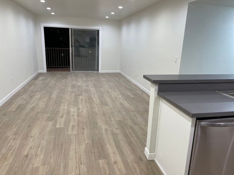 Building Photo - 1517 E Garfield Ave