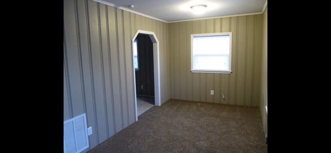 Building Photo - 10706 Hickman Mills Dr