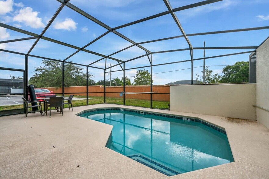 Building Photo - 1000 Las Fuentes Dr