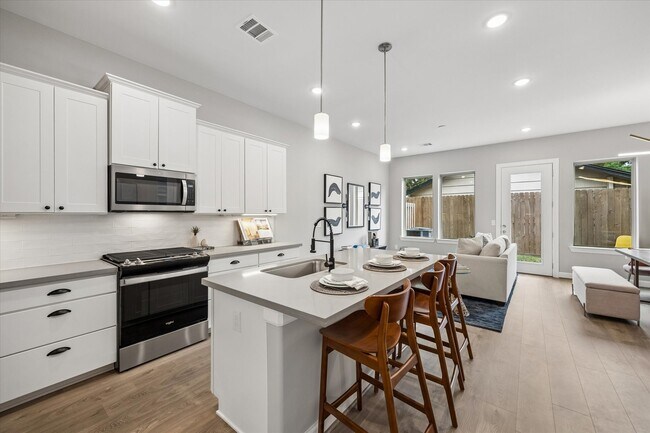 Building Photo - 5205 Amber Sunrise Dr
