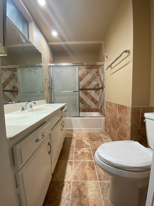 Building Photo - 13211 Vanowen St