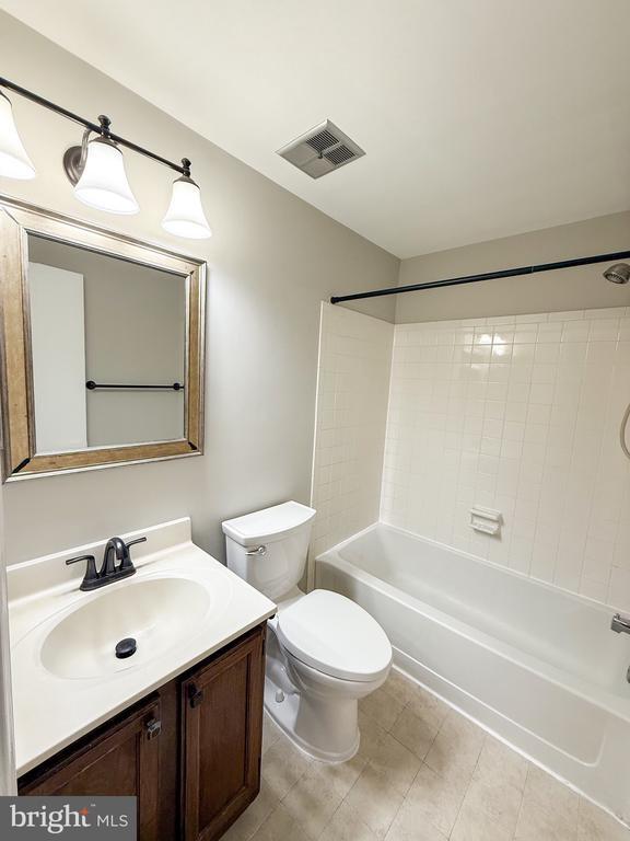 Building Photo - 7341 Crestleigh Cir