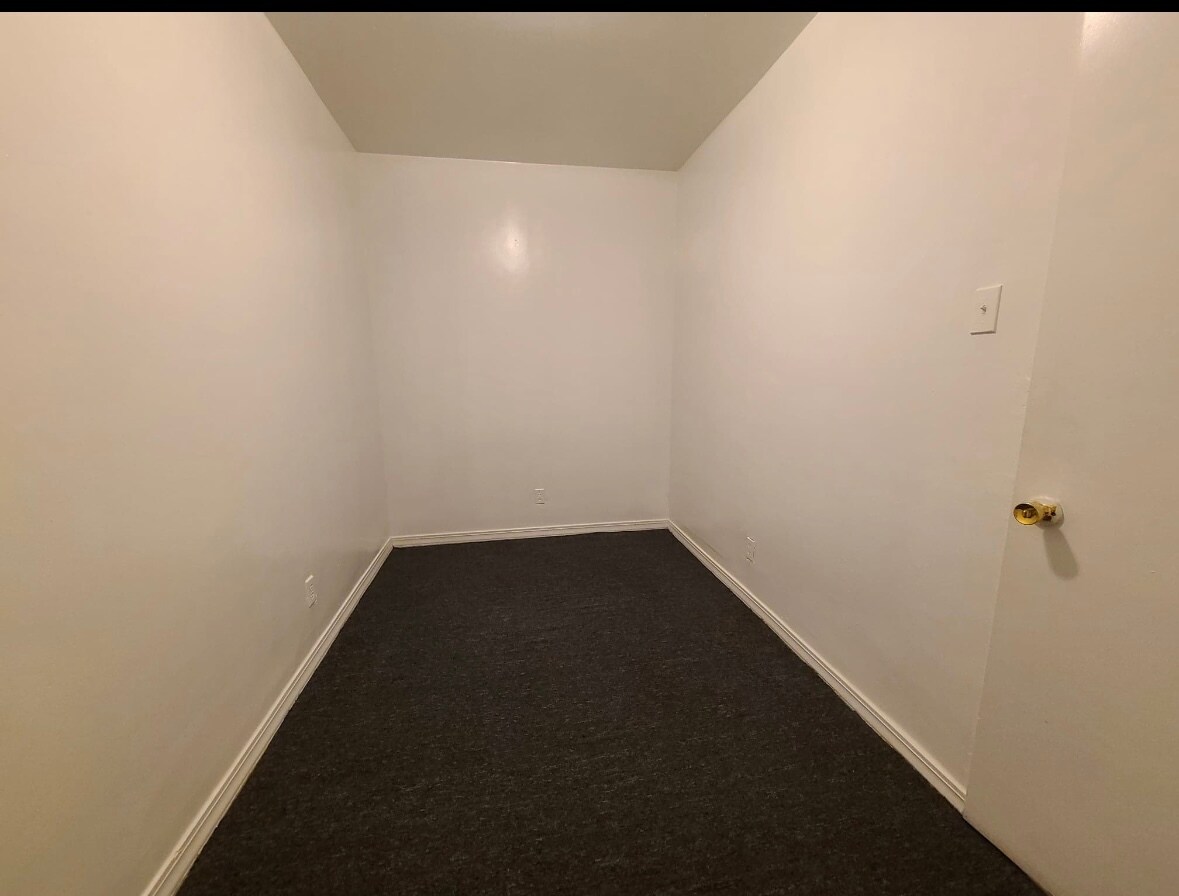 Building Photo - 1235 N Artesian Ave