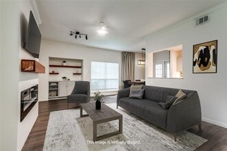 Building Photo - 8601 Park Ln