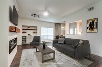 Building Photo - 8601 Park Ln