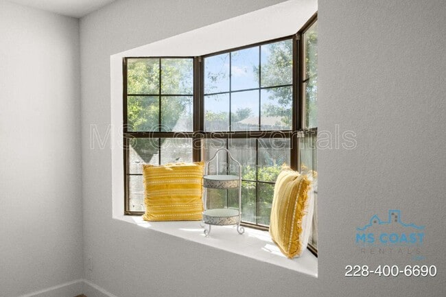 Building Photo - 218 Dogwood Dr