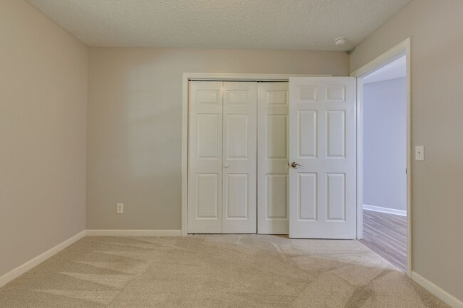 Building Photo - Adorable 2 bed/2 bath condo Hermitage