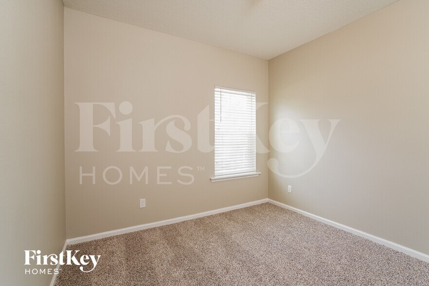 Building Photo - 2316 Eagle Talon Cir