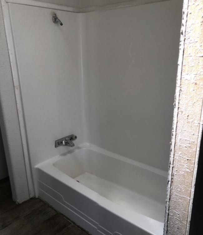 Building Photo - 3/2 Home- 1,700 sq.' w/ Expansive Open Floor Concept