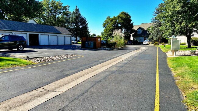 Building Photo - Beautiful Updated 2 Bed 2 Bath on Golf Course in Cherry Creek Schools