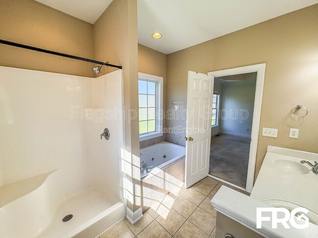 Building Photo - 2426 Pinetops Dr