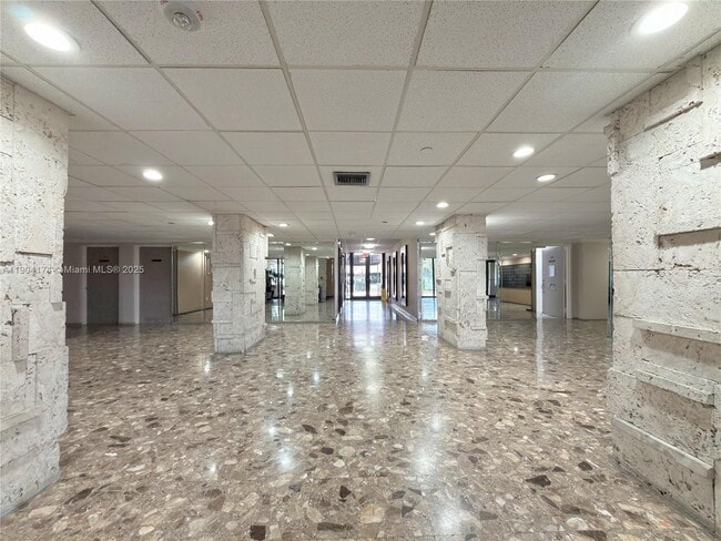 Building Photo - 1470 NE 123rd St