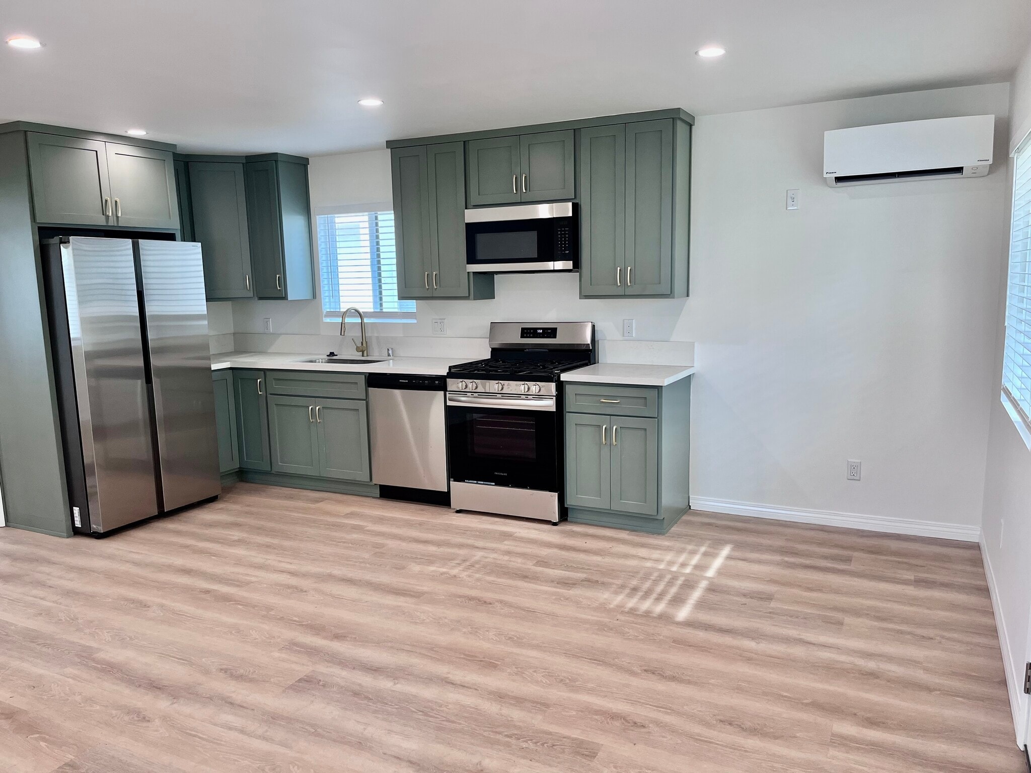 Building Photo - 2128 El Sereno Ave