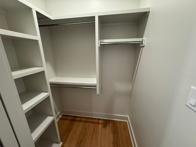 Building Photo - Newer 3 bedroom 2.5 bathroom townhome in H...