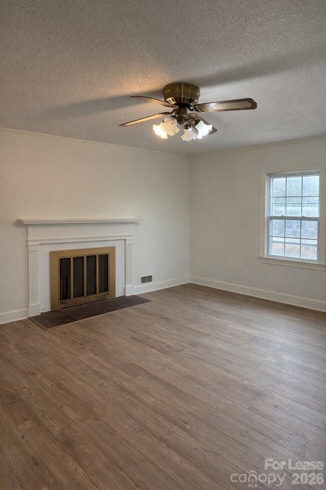 Building Photo - 926 S York St