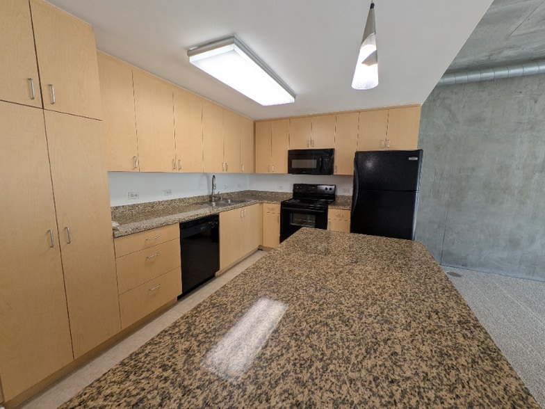 Building Photo - 1080 Park Blvd