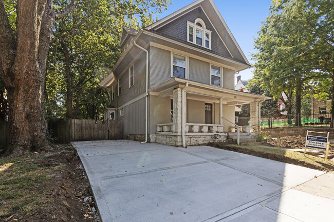 Building Photo - 915 E 29th St