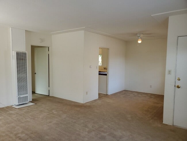 Building Photo - 3414 N Mountain View Dr