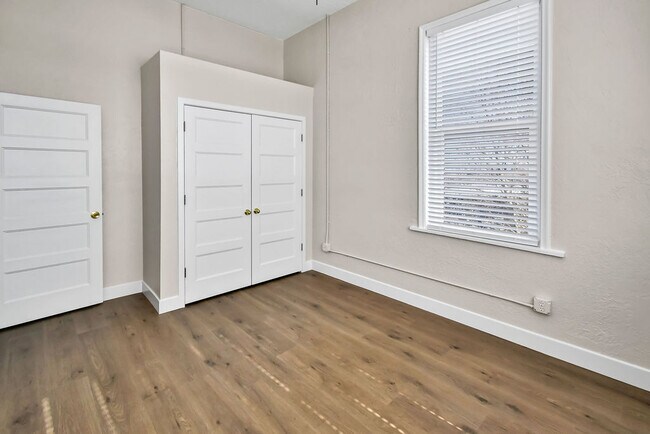 Building Photo - VINTAGE VAULT