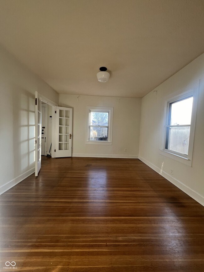 Building Photo - 745 E 49th St