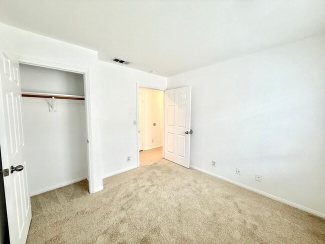 Building Photo - Cozy Renovated Townhome in Gardena!