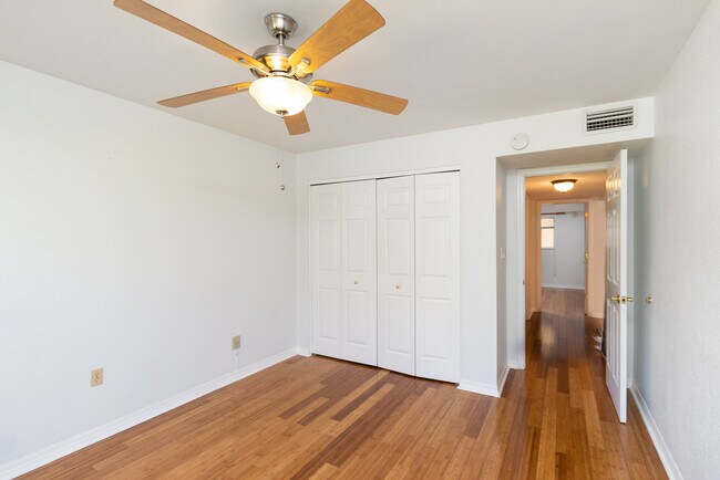Building Photo - 4550 Overlook Dr NE