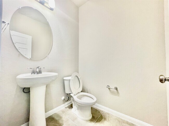 Building Photo - 17526 Rosette Grass Dr